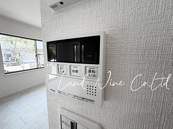 【追焚機能付き給湯器】 ◆自動お湯張り機能付きの便利な設備です。追焚機能で水道代の節約にもつながります。