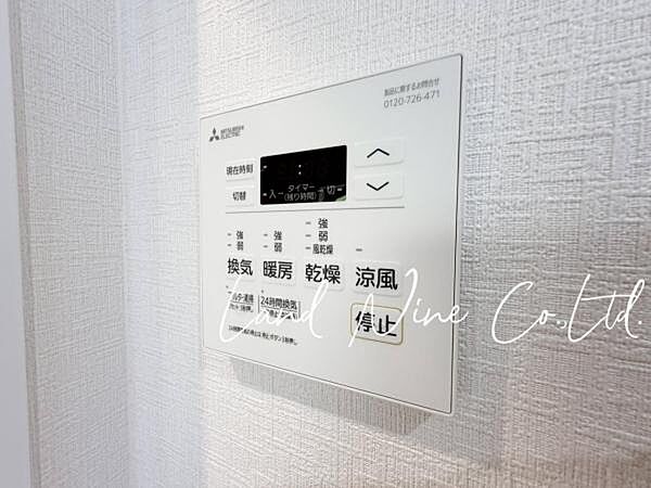 【浴室乾燥機】 ◆雨の日のお洗濯も快適にできる浴室乾燥機付き。乾燥だけでなく暖房機能の備えている為、ヒートショック対策にも便利に活用いただけます。