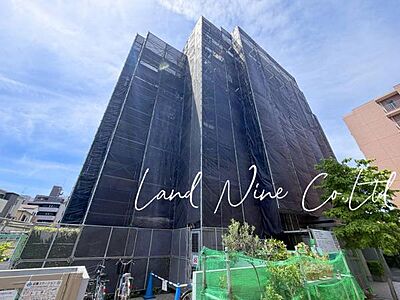 外観：【南向き角部屋♪陽当たり・通風良好】 ◆安心の新耐震基準マンション♪館内は綺麗に清掃されており、管理体制の良さと住まう方々のマナーの良さが伺えます。