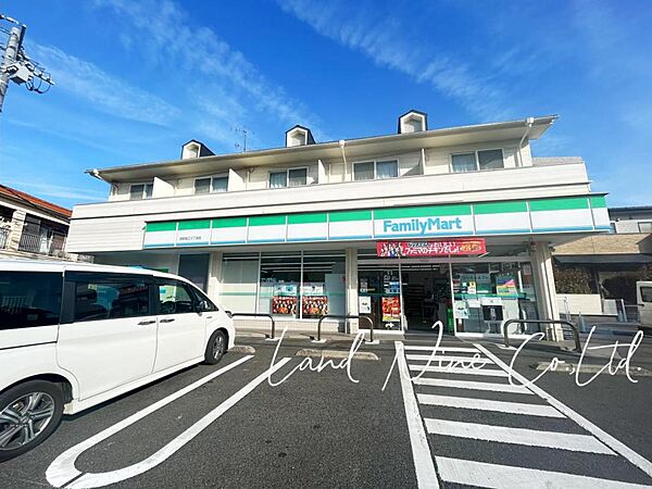 ファミリーマート 浦安堀江三丁目店まで約225m（徒歩3分）