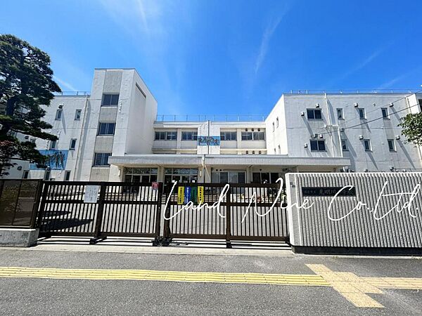 見明川小学校まで約715m（徒歩9分）