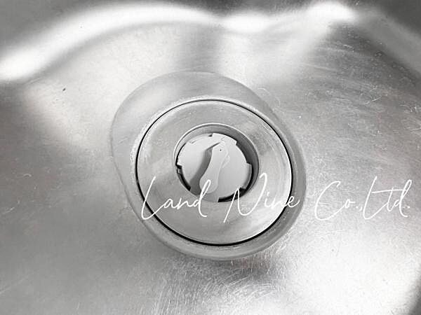 【便利なディスポーザー付き】 ◆生ごみを粉砕して排水管に流す家電製品です。