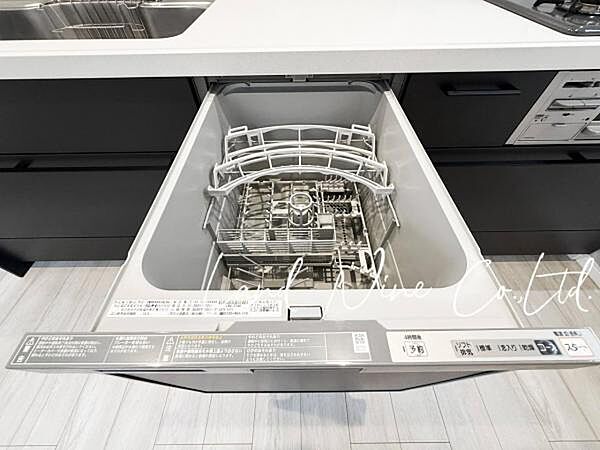【食洗機でカジラク】 ◆食洗機は家事の時短につながるだけでなく、節水効果にも期待ができます。高温のお湯で洗浄する為衛生面でも安心です。