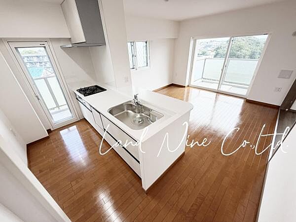 【新規内装リフォームで綺麗に一新】 ◆キッチン交換 ◆洗面台交換 ◆トイレ交換 ◆浴室交換 ◆クロス張替