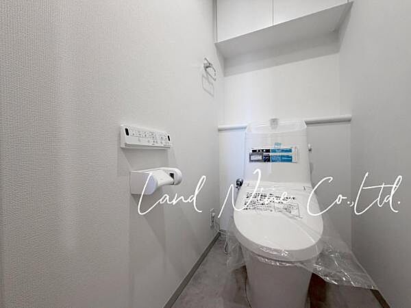 【新規交換済みトイレ】 ◆ウォシュレット付きトイレに新規交換済みです♪気になる水回りは綺麗にリノベーションされております。