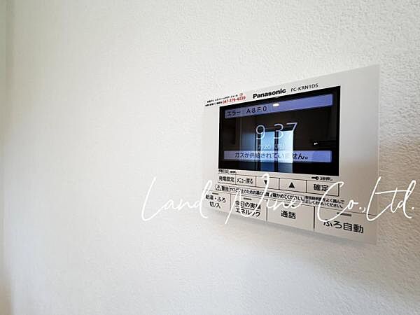 【追焚機能付き給湯器】自動お湯張り機能付きの便利な設備です。追焚機能で水道代の節約にもつながります。