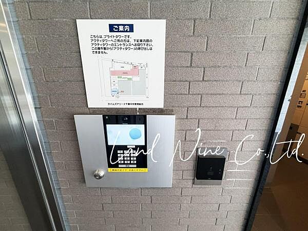 【安心のオートロック付】 ◆鍵・暗証番号・カード等が必要な為、外部の人は簡単に侵入できません。エントランスの先にいるのは基本的に住民のみという環境であるという安心感が得られます。