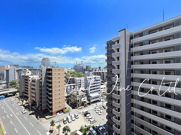 【11階部分につき陽当たり・通風・眺望良好♪】 ◆駅徒歩4分の駅チカ立地ならではのシティービュー ◆美しく整った街並みは夜になると静かに表情を変えます。