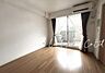 子供部屋：【明るくゆとりのナチュラルルーム】白の壁紙とナチュラルカラーのフローリングの為、様々なテイストデザインのインテリアに馴染みます。
