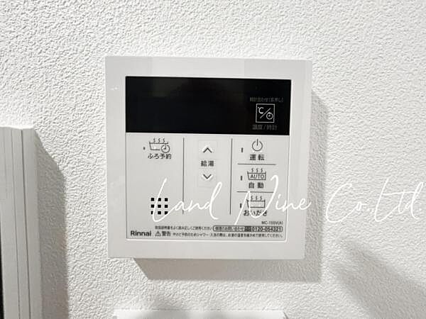 【追焚機能付き給湯器】自動お湯張り機能付きの便利な設備です。追焚機能で水道代の節約にもつながります。