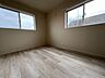 寝室：5.6帖のお部屋は眺望・陽当たり共に良好です。
