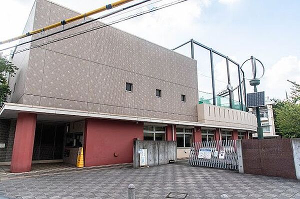 渋谷区立上原中学校 徒歩12分。 950m
