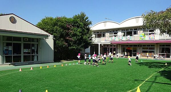 サンタ・セシリア幼稚園 徒歩10分。 730m