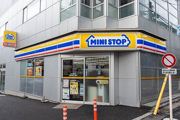 ミニストップ千駄ヶ谷3丁目店 徒歩3分。 210m