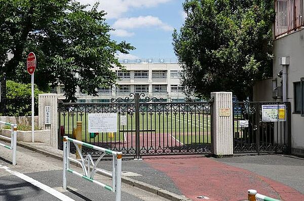 渋谷区立富谷小学校 徒歩8分。 620m