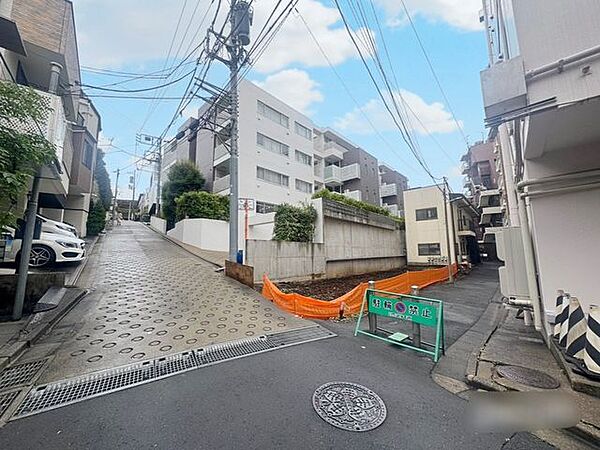 周辺には生活利便施設や商業施設が揃っており、住居用地をはじめ、さまざまな用途でご検討いただけます。