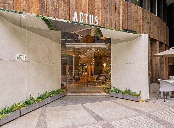 アクタス青山店 徒歩6分。 460m