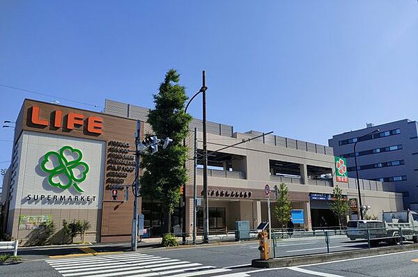 ライフ目黒八雲店 徒歩11分。 820m