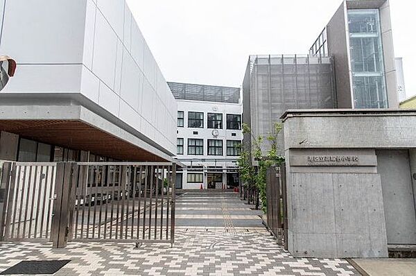 港区立高輪台小学校 徒歩3分。 230m
