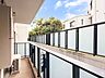 バルコニー：南向きで陽当たり良好なバルコニー。緑も見える閑静な住戸です。