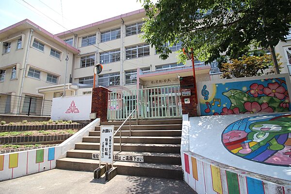 福岡市立平尾小学校（990m）