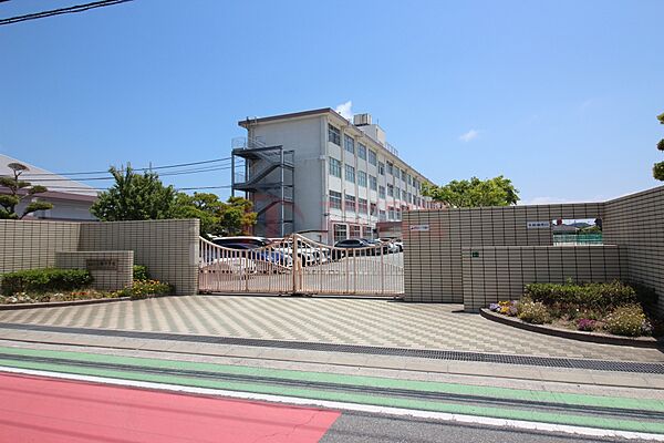 福岡市立元岡中学校（1300m）