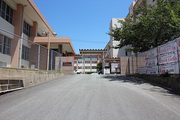 長丘中学校（650m）