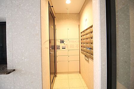 不在時の荷物受け取りも安心な宅配ボックス完備