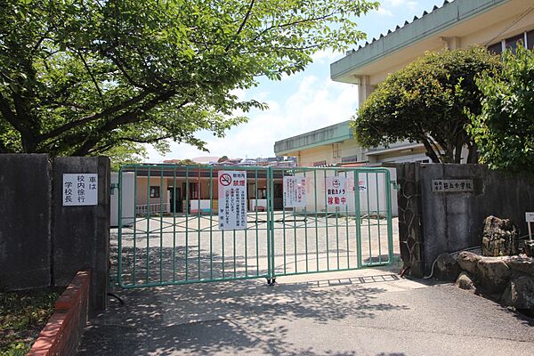 笹丘小学校（460m）