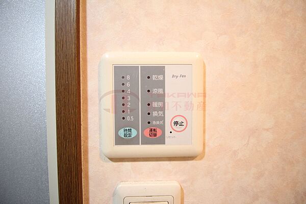 換気や乾燥および暖房などの豊富な機能を簡単に操作できる浴室換気乾燥機リモコン
