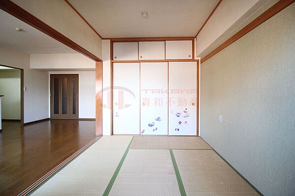 畳の温もりが心地よくリビングに隣接した使い勝手の良い和室空間