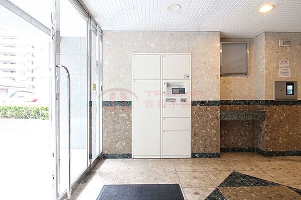 不在時でも荷物を受け取れる便利な宅配ボックスがしっかりと設置されて安心です