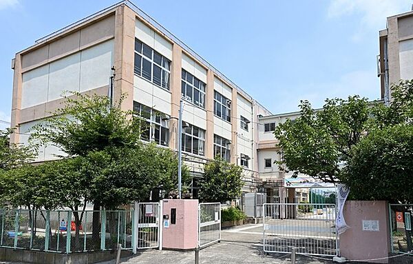 大田区立梅田小学校（498m）