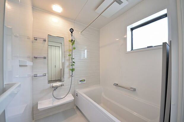 ホワイトを基調としたクリーンな印象のバスルームです！