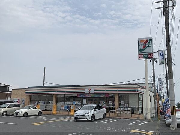 画像25:セブンイレブン　大和郡山今国府町店まで650メートル