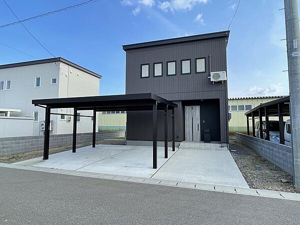 detached 秋田県横手市八幡字長者町
地図を見る