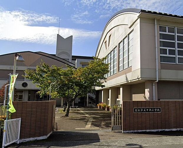 岩出市立 中央小学校 1120m