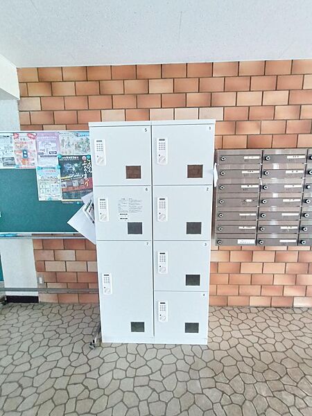 大型宅配ボックス完備