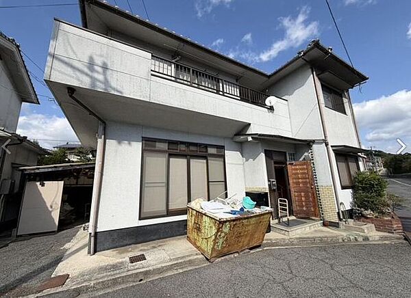 二世帯住宅は共働き世帯なら、子供の送り迎えや急な体調不良時に親の助けを借りやすいです。高齢の親世代にとっても、緊急時にすぐに対応できる安心感があります。
