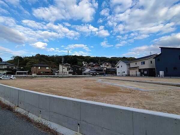 【閑静な住宅街】落ち着いた住環境でありながら、開放感のある好立地。理想のマイホーム建築に最適です。