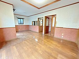 四日市市釆女町　戸建て 4LDKのリビング/ダイニング