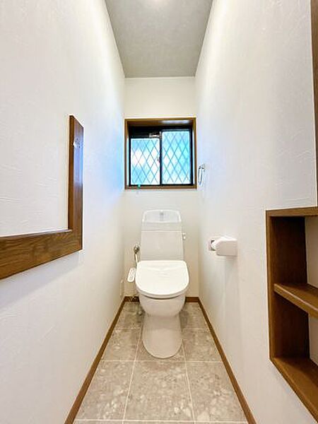 【リフォーム済】トイレは温水洗浄付きトイレに新品交換済です。