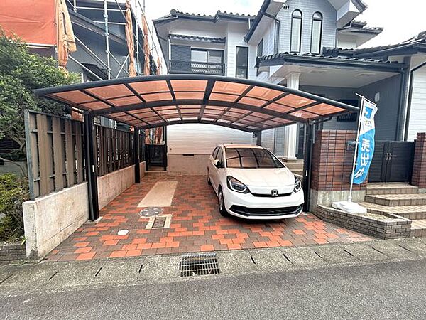 【リフォーム済】駐車場は2台並列で駐車可能です。