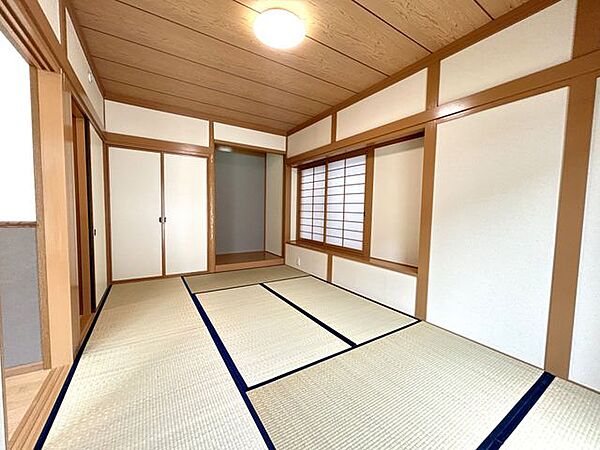 【リフォーム済】1階和室です。畳表替え、壁クロス張替え、障子・ふすま張替え済。