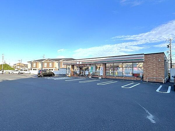 セブンイレブン四日市小古曽東店まで約450m（徒歩6分）