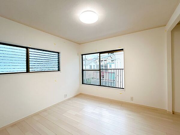 【リフォーム済】2階4.5帖洋室別角度です。