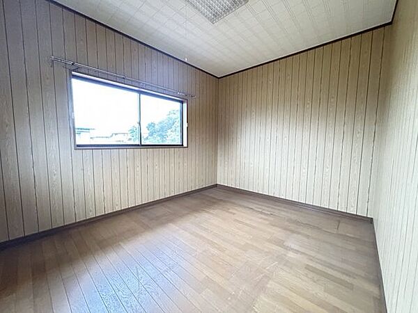 【リフォーム中】2階納戸　床フロアタイル張、天井・壁クロス張替え予定。