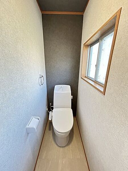 【リフォーム済】トイレ　温水洗浄便座付きトイレに新品交換しました。