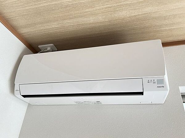 【リフォーム済】リビングに1台エアコンを設置しました。このままお引渡しいたします。
