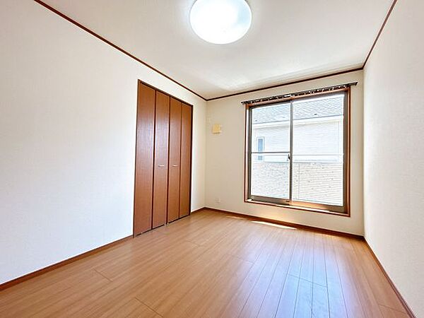 2階6帖洋室です。